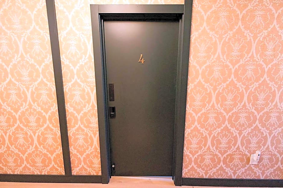 Speakeasy 2 Room Suite (Rm 4)