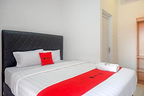 RedDoorz near Kawasan Simpang Lima Area