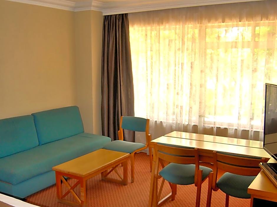 Safari Hotel & Convention Centre