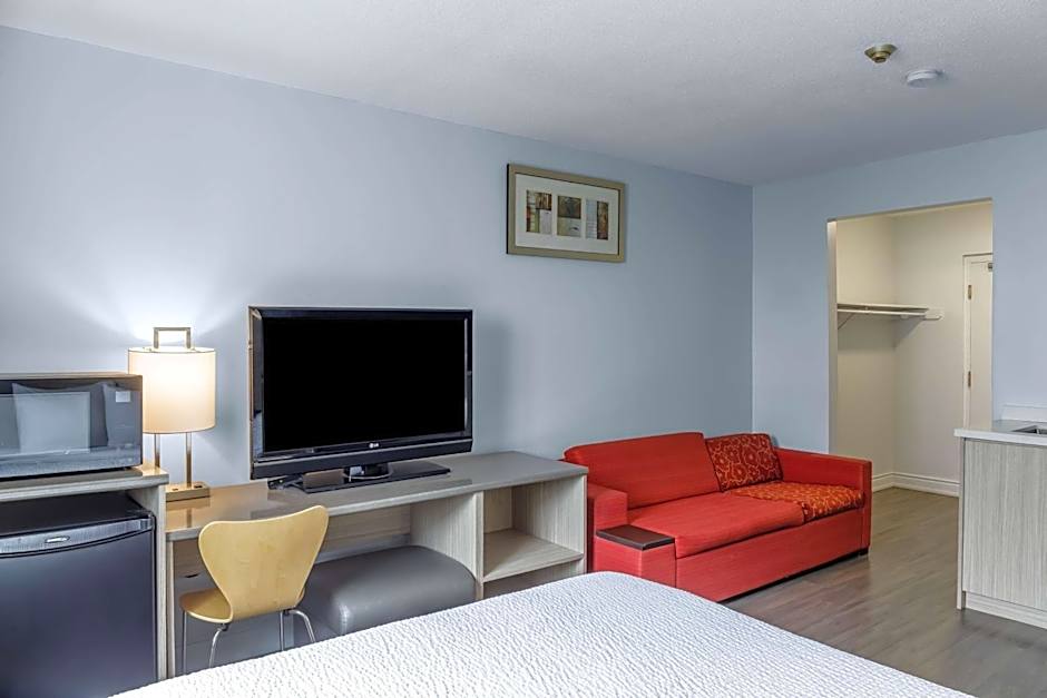 Motel 6 Niagara Falls, ON Near the Falls