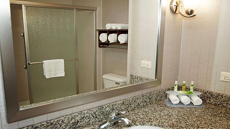 Holiday Inn Express & Suites Wichita Northeast By IHG