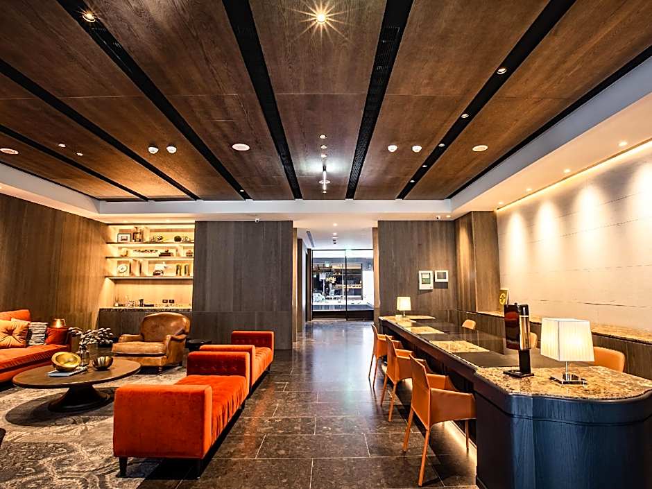 CHECK inn SELECT Chiayi RenAi