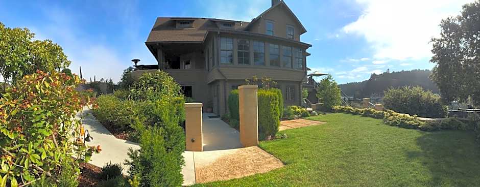 Noyo Harbor Inn