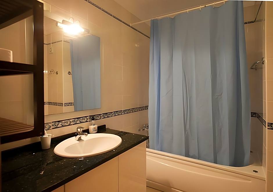 Ericeira Chill Hill Hostel & Private Rooms