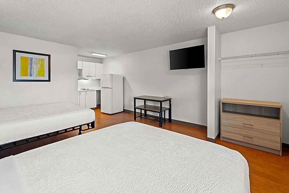 Birch Hill Suites Kansas City - Independence
