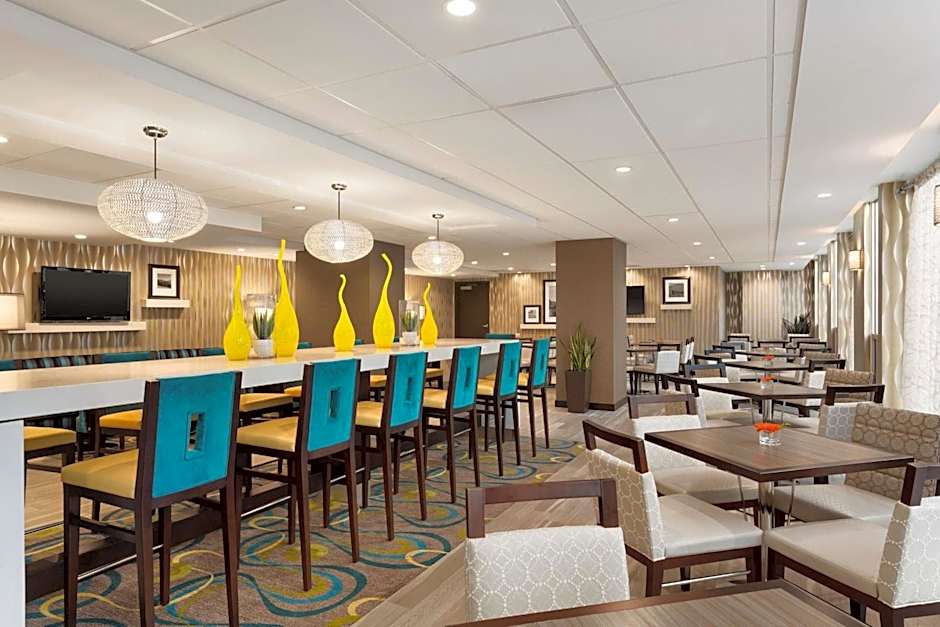 Hampton Inn & Suites, by Hilton - Vancouver Downtown