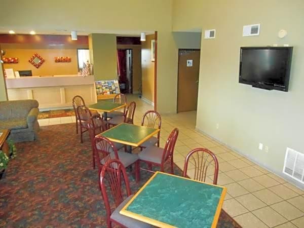 GuestHouse Inn St. Joseph