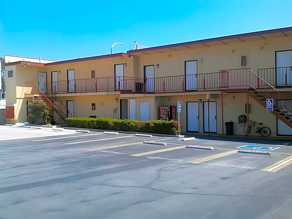 Manhattan Inn & Suites