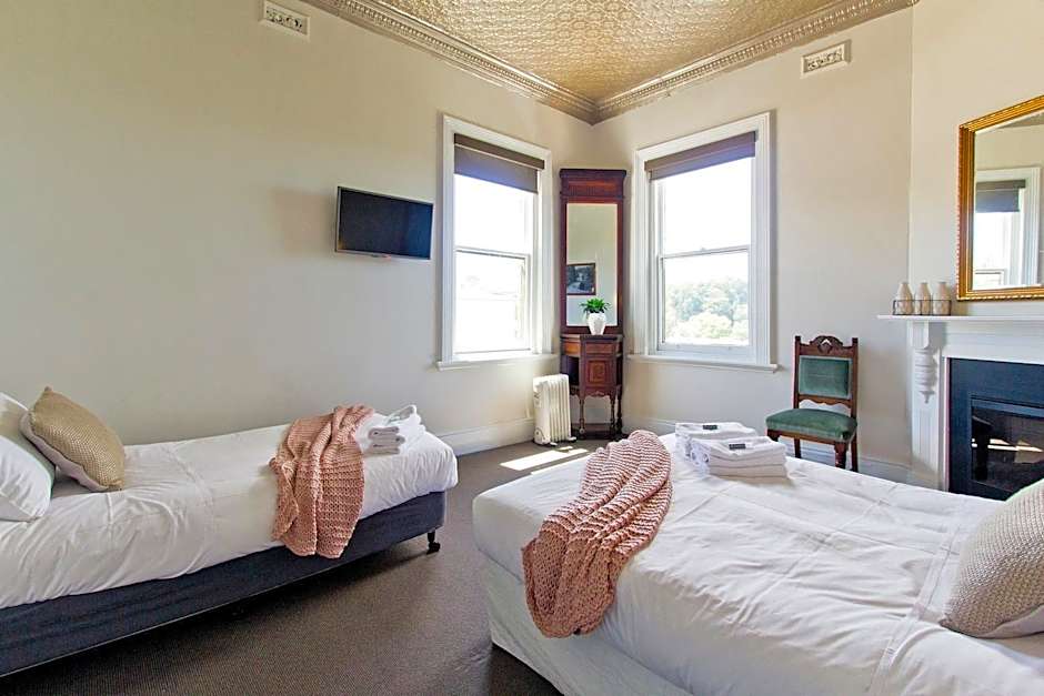 Deloraine Hotel