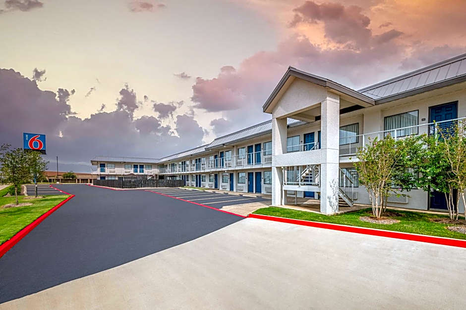 Motel 6-Euless, TX - Dallas