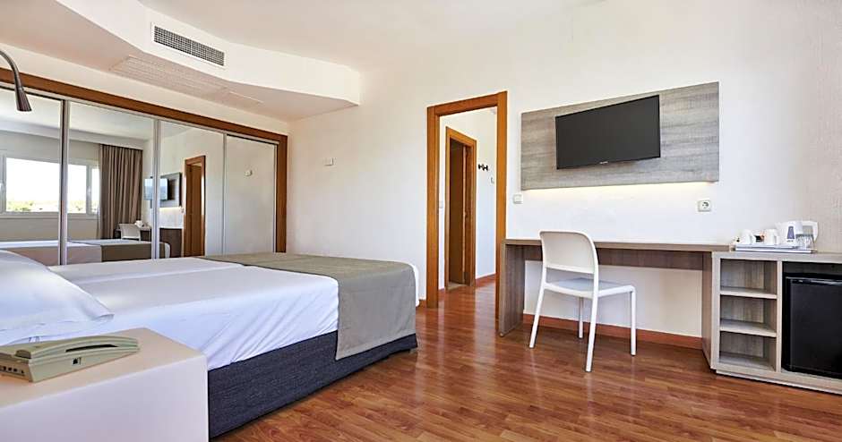 Globales Cala Viñas Adults Only 16+