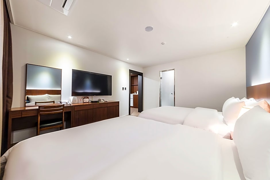 Sea & Moon Tourist Hotel