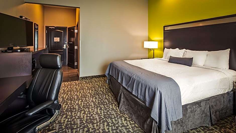 Best Western Plus Bay City Inn & Suites