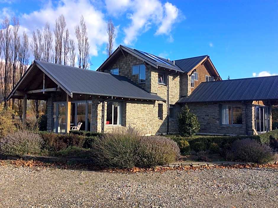 Golfcourse Road Chalets and Lodge