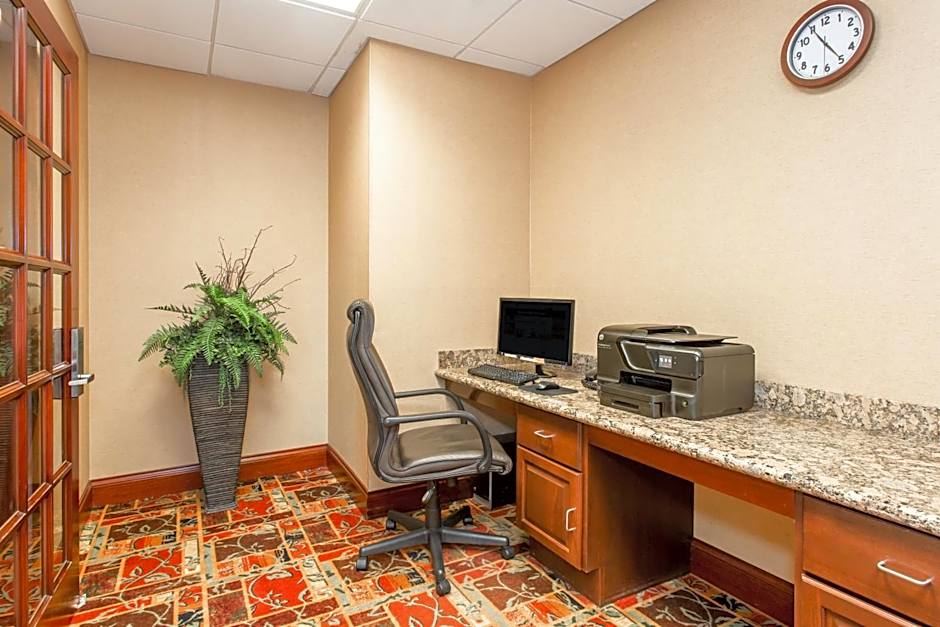 Holiday Inn Express & Suites Bloomington By IHG