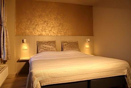 Double Room with Private External Bathroom