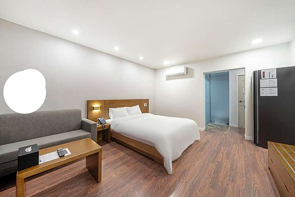 The 7 Business Hotel