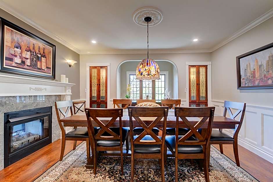 Character Stay across Swan Lake Nature Sanctuary