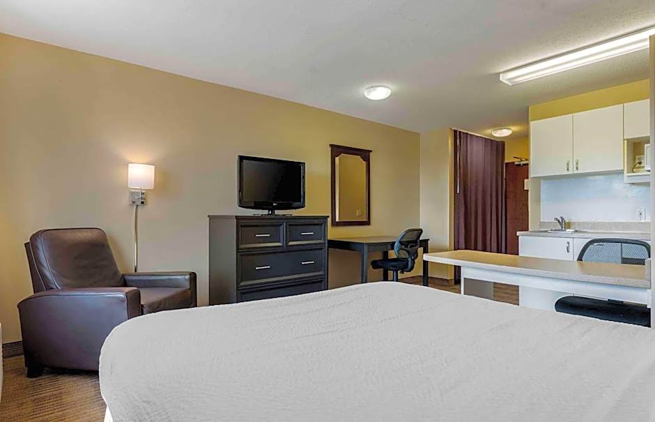 Extended Stay America Suites - Chicago - Gurnee