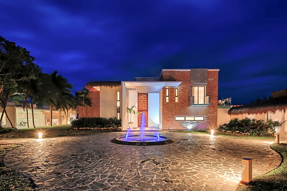 Azul Villa Esmeralda, by Karisma