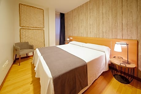 APARTMENT CAPACITY 5 TWO BEDROOMS