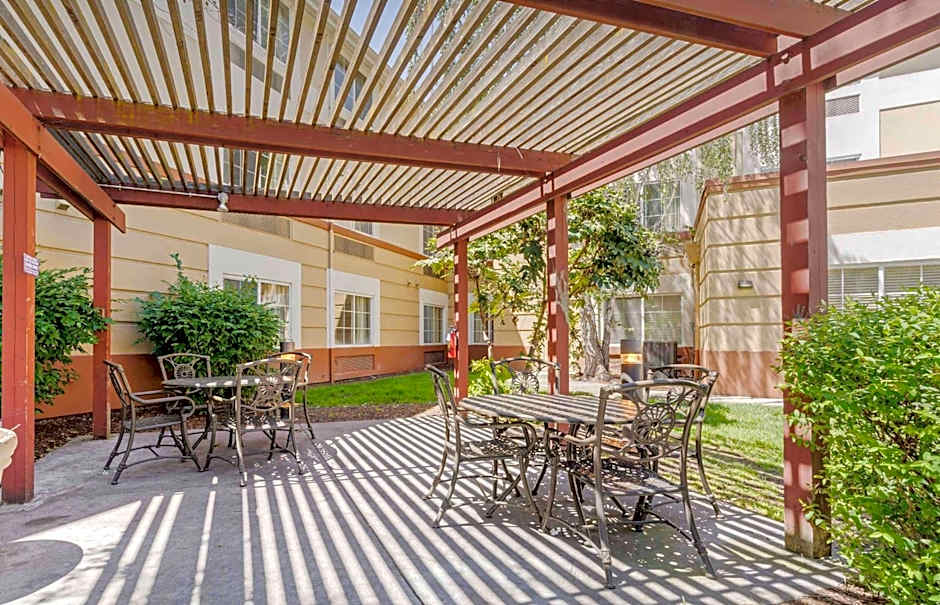 Extended Stay America Suites - Pleasanton - Chabot Dr.