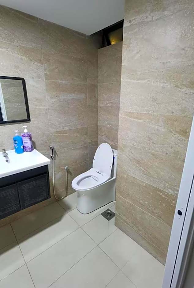 3 Rooms 10 pax VKA near LRT Axiata Bkt-Jalil IMU APU