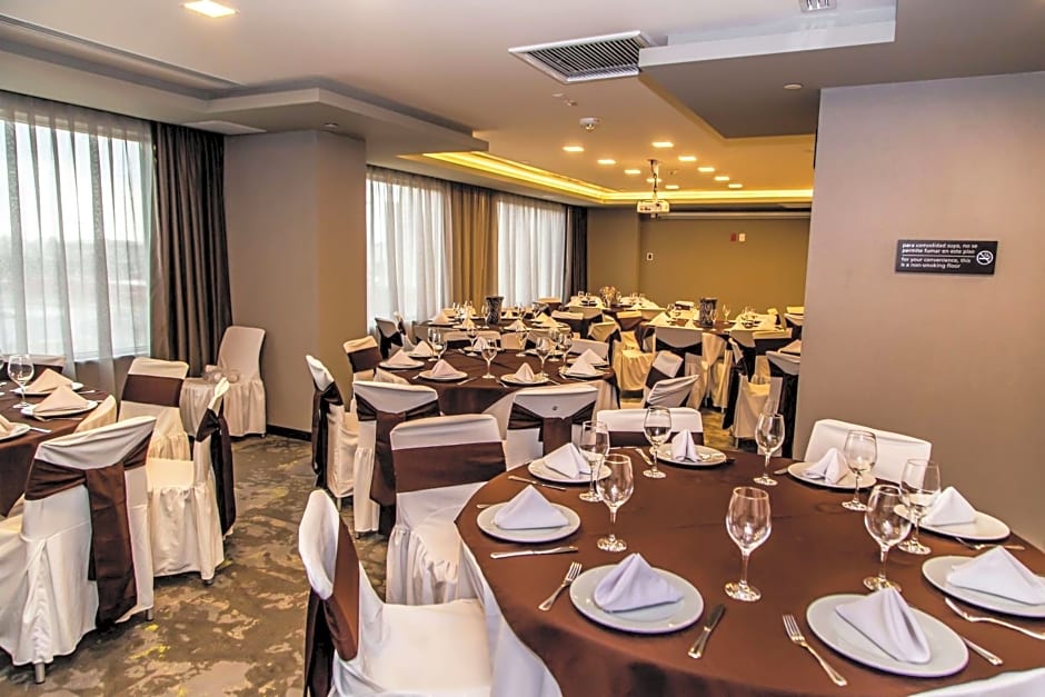 Hampton Inn & Suites By Hilton Puebla