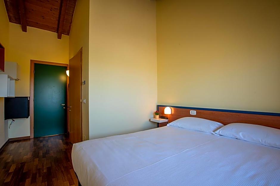Hotel Caneo