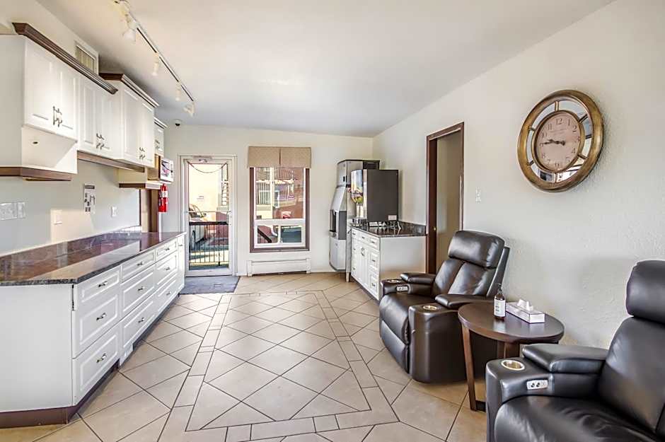 Motel 6-Lethbridge, AB