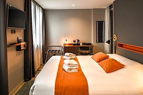 Contemporary Comfort Room