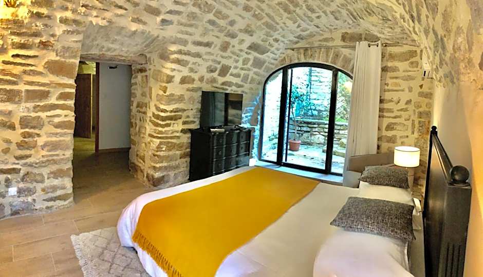 La Maison des Vendangeurs - TABLE D'HÔTES le soir du jeudi au dimanche- Jacuzzi - Balnéo SPA - ACCES PISCINE pour toutes les chambres sauf STUDIO COQUET- Piscine de mai à mi-octobre