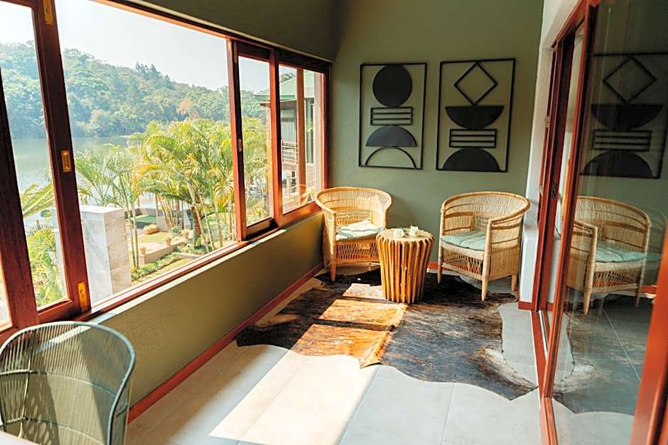 Bambuu Lakeside Lodge