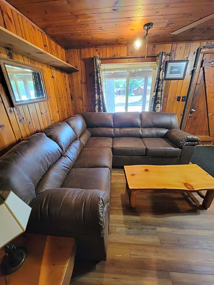 Two Rivers Motel and Cabins of Kenton, MI