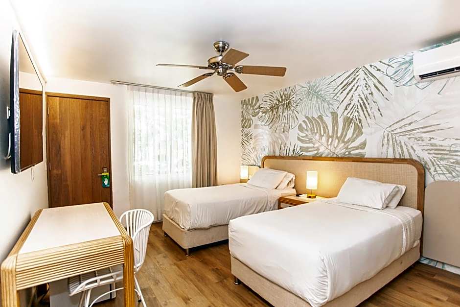 Hotel Cocoplum Beach