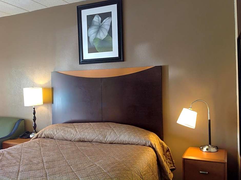 DIAMOND INN & SUITES