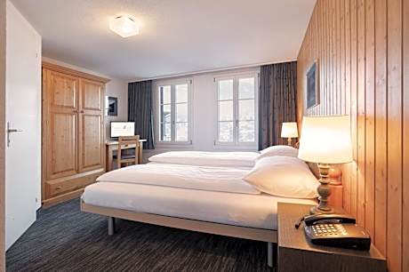 Triple Room with Private Bathroom and Eiger View