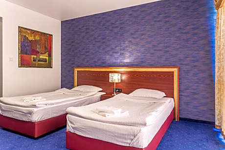 Family Room 4 Adults