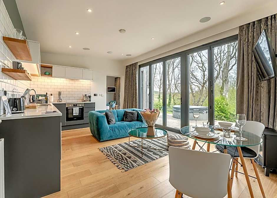 Swanborough Lakes Luxury Lodges