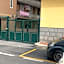 Home Jocy Spacious 3 Bed rooms Apartment with private Parking Ideal for Groups