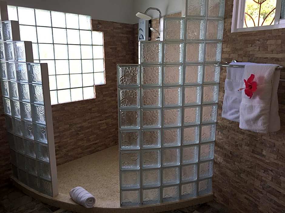 Lazare Picault Hotel