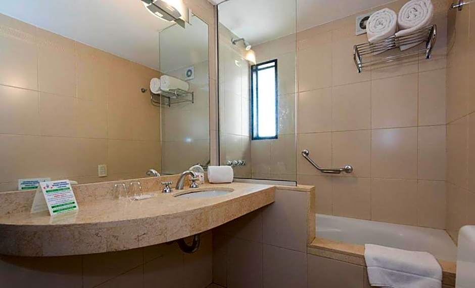 Urquiza Apart Hotel & Suites