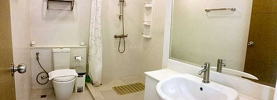 The Seacraze Hua Hin  Studio 5th Fl (by Montri C)