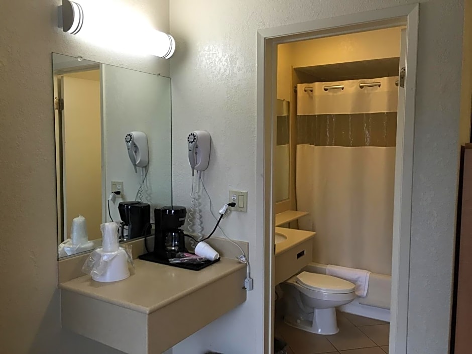 American Inn & Suites