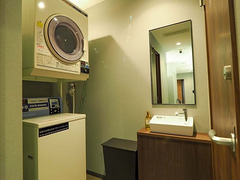 Leo Yu Capsule Hotel Funabashi