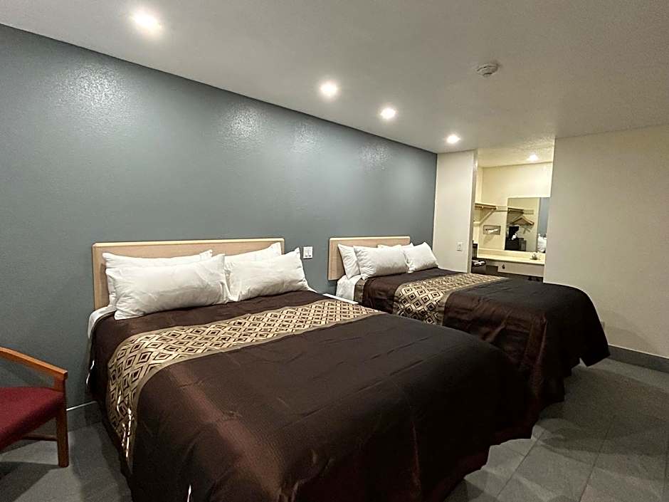 California Inn Hotel and Suites Adelanto US 395