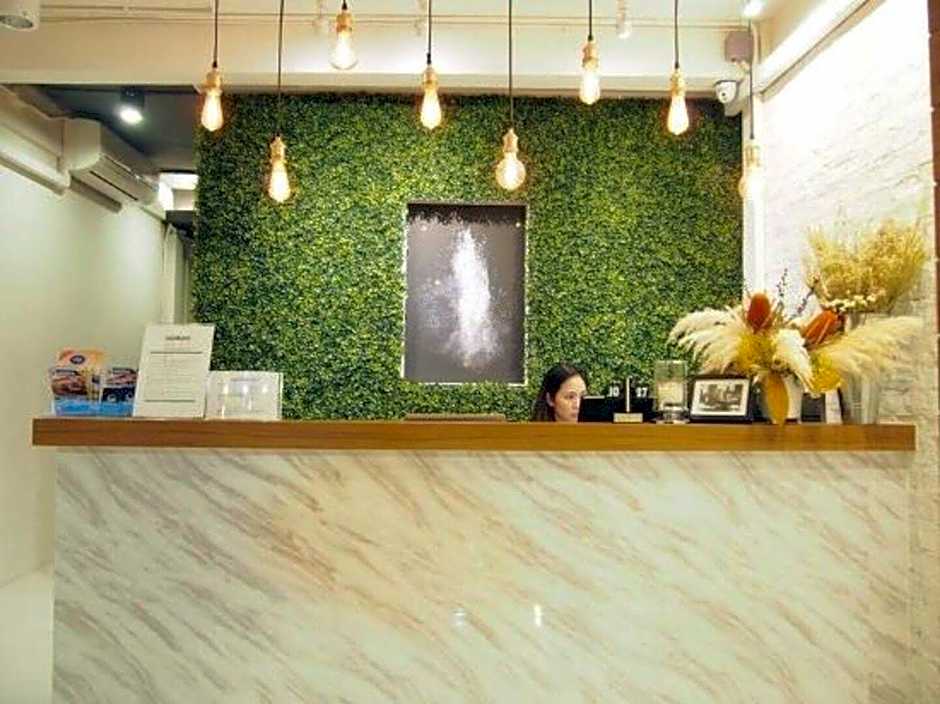 Lamurr Sukhumvit 41 Hostel