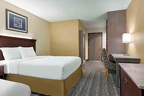 Queen Room with Two Queen Beds - Non-Smoking