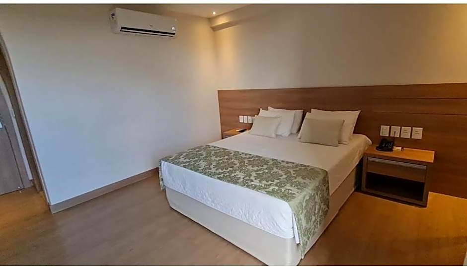 Vista para Pedra Azul e TV de 85''