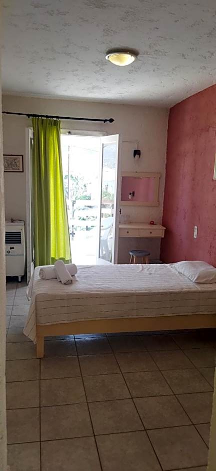 Cleo Rooms 250m from the beach